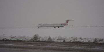 ۳ پرواز فرودگاه مشهد بر زمین نشستند/ ماجرا چیست؟