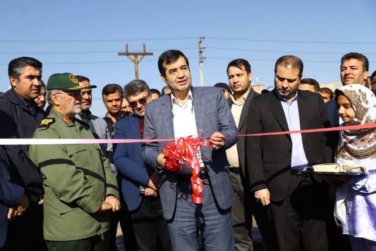 افتتاح زمین چمن مصنوعی شهید رجایی با حضور وزیر ورزش وجوانان