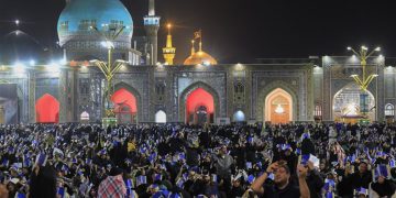 احیای دومین شب قدر با حضور میلیونی عزاداران در حرم رضوی +تصاویر