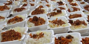 توزیع روزانه ۲ هزار پرس افطاری متبرک در سطح شهر مشهد