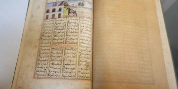 نسخه خطی «خسرو و شیرین» نظامی گنجوی در کتابخانه حرم‌رضوی رونمایی شد