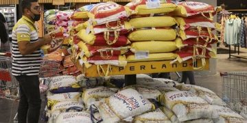 تشدید نظارت بر بازار و عرضه کالاهای اساسی در مشهد