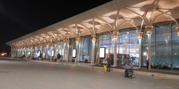 صادق: فرودگاه مشهد توجه ویژه‌ای به مسافران و زائران دارد