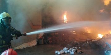 آتش سوزی خانه ای در خیابان چراغچی مشهد/ نجات ۵ محبوس از درون آتش