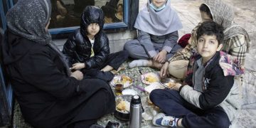 استقبال مردم از نمایشگاه عرضه مستقیم کالا در مشهد + گالری تصاویر