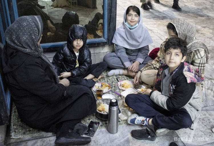 استقبال مردم از نمایشگاه عرضه مستقیم کالا در مشهد + گالری تصاویر