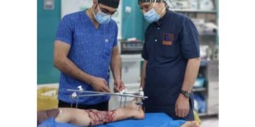 پیوند پای یک نوجوان ۱۸ ساله در بیمارستان طالقانی مشهد