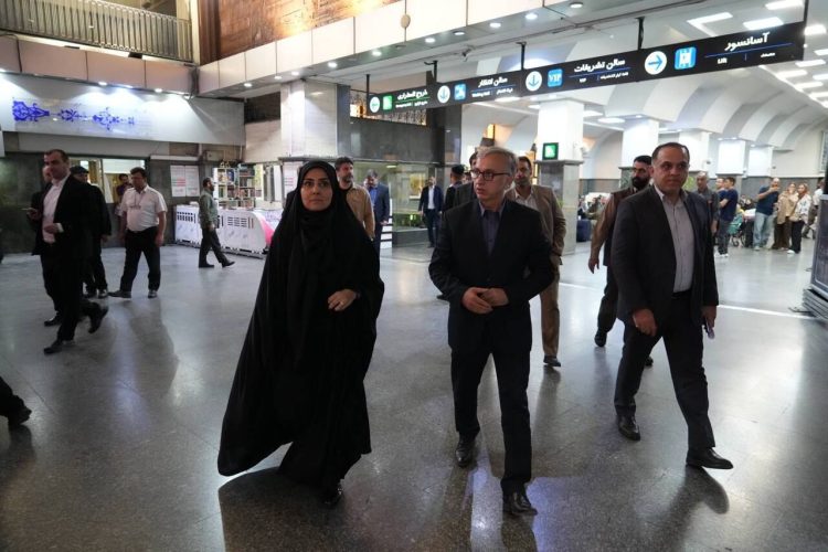 بازدید وزیر راه از نبض تپنده خطوط ریلی ایران/افزایش تعداد قطارها برای پاسخ به مطالبات مردم
