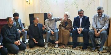 استاندار خراسان رضوی با خانواده رییس شهید سازمان اطلاعات سپاه دیدار کرد