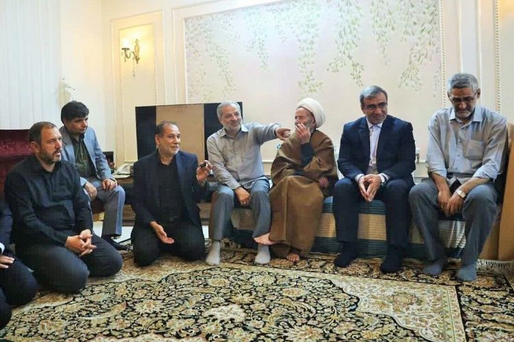 استاندار خراسان رضوی با خانواده رییس شهید سازمان اطلاعات سپاه دیدار کرد