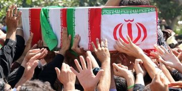 مردم مشهد با ۱۳ شهید حملات رژیم صهیونیستی وداع کردند