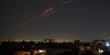 انهدام شئ ناشناس در آسمان مشهد توسط پدافند هوایی