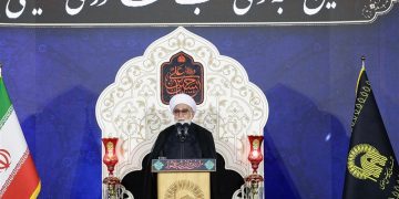 ملت ایران با الهام از راه و ایستادگی امام حسین(ع) دشمن را شکست داد