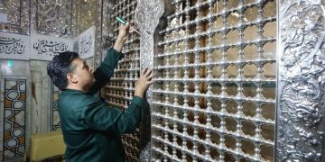 مرمت پنجره فولاد رواق دارالولایه حرم مطهر رضوی