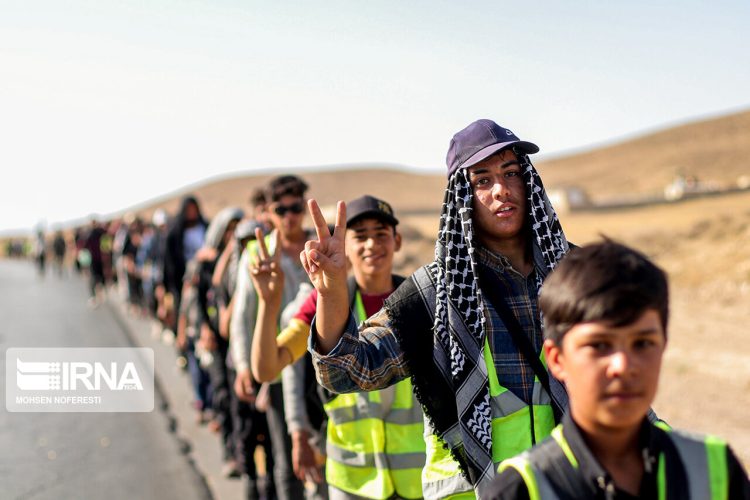 حرکت ۱۰۰ کاروان زائران پیاده به سوی مشهد آغاز شد