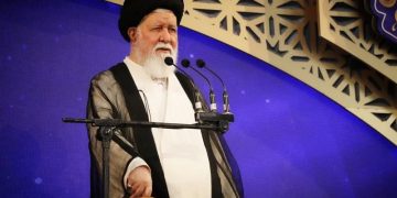 آیت‌الله علم‌الهدی: مراقب «لفافه‌های فضای مجازی» باشید