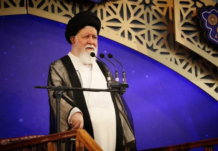 آیتالله علمالهدی: مراقب «لفافههای فضای مجازی» باشید