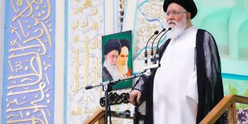 امام جمعه مشهد: فرهنگ جهاد و شهادت در کشور زنده و برقرار است