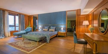 هفت هتل مشهد برای نخستین‌بار نشان استاندارد گرفتند