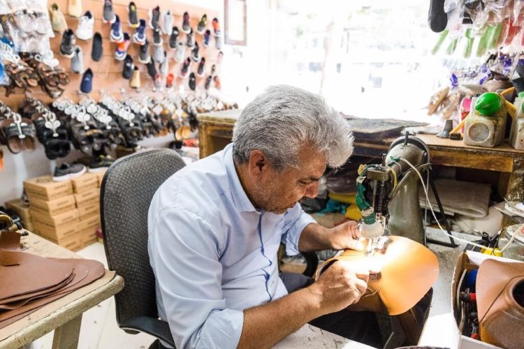 نیمی از تولیدات کفش دستدوز کشور متعلق به مشهد است