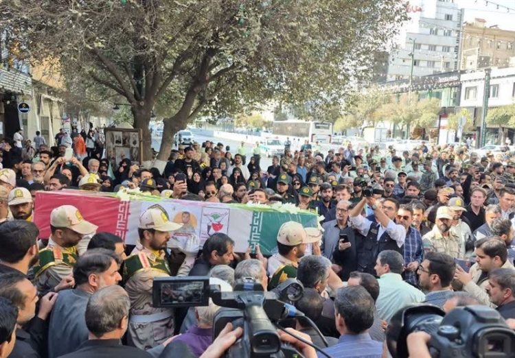 تشییع پیکر مطهر شهید مرزبانی سجاد صیامی در مشهد +تصاویر