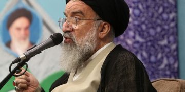 آیت الله خاتمی: مرحوم “میرزای نائینی” معتقد به آمیختگی دین با سیاست بود