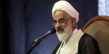 حاجی صادقی: آمریکا خیال تسلیم شدن ایران را به‌ گور خواهد برد