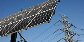 فرماندار مشهد بر رفع مشکل ترانس برای صنایع دارای نیروگاه خورشیدی تاکید کرد