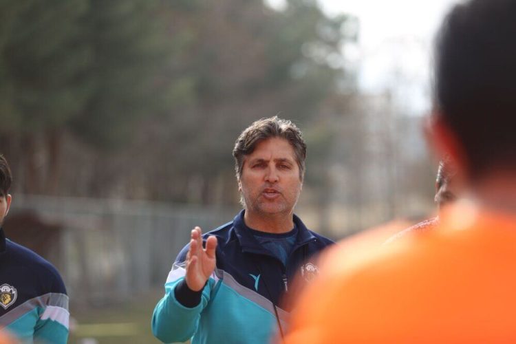 سرمربی تیم فوتبال ابومسلم: هیچ تیمی را دست کم نمی گیریم