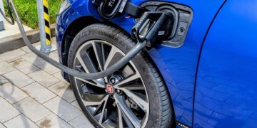 راه‌اندازی سه ایستگاه شارژ خودروهای برقی در مشهد تا آخر سال