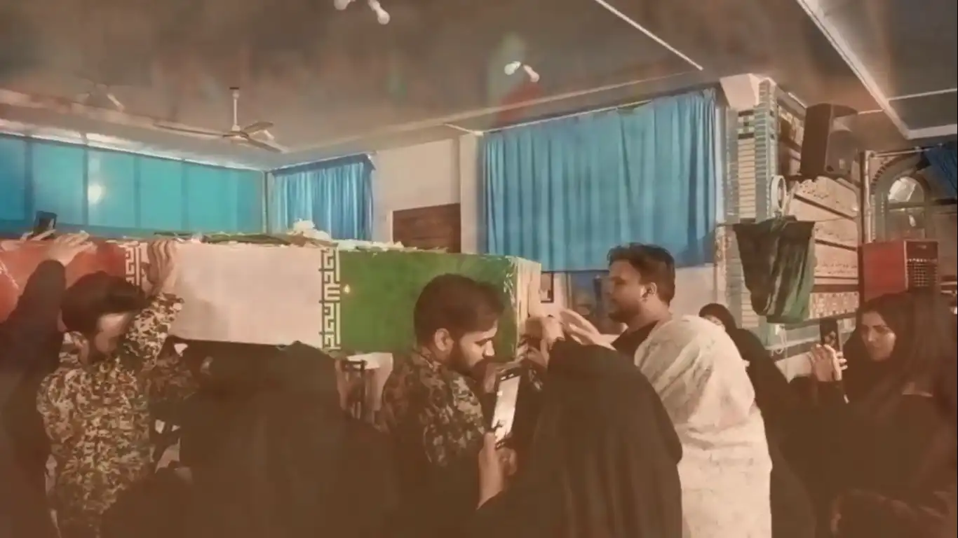 عکس: آیین استقبال از پیکر شهید گمنام در مسجد حضرت عباس (ع)، محله قاسمآباد