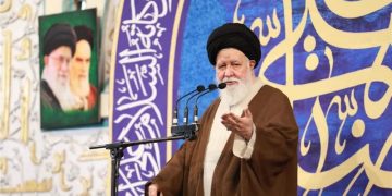 آیت‌الله سید احمد علم‌الهدی: گران‌فروشان ستون پنجم دشمن در بازار داخلی هستند