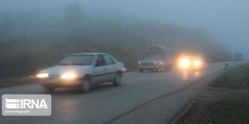 جاده های خراسان رضوی مه آلود و بارانی است