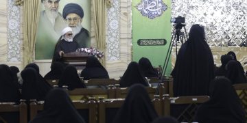 آیت الله مروی: یکی از بلاهای جامعه کاهش فرزندآوری است