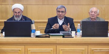 استاندار خراسان رضوی: راه نجات کشاورزی توسعه گلخانه‌های بزرگ است