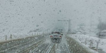 برف و کولاک سه جاده فریمان را مسدود کرد