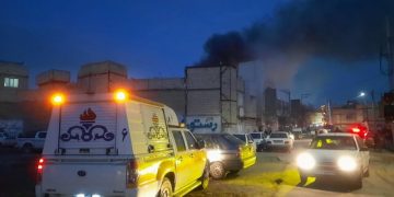 اطفای حریق کارگاه مبل در خیابان توس مشهد