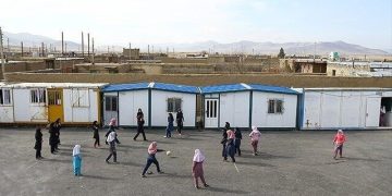 تحصیل دانش‌آموزان ۱۶ نقطه تایباد در کانکس